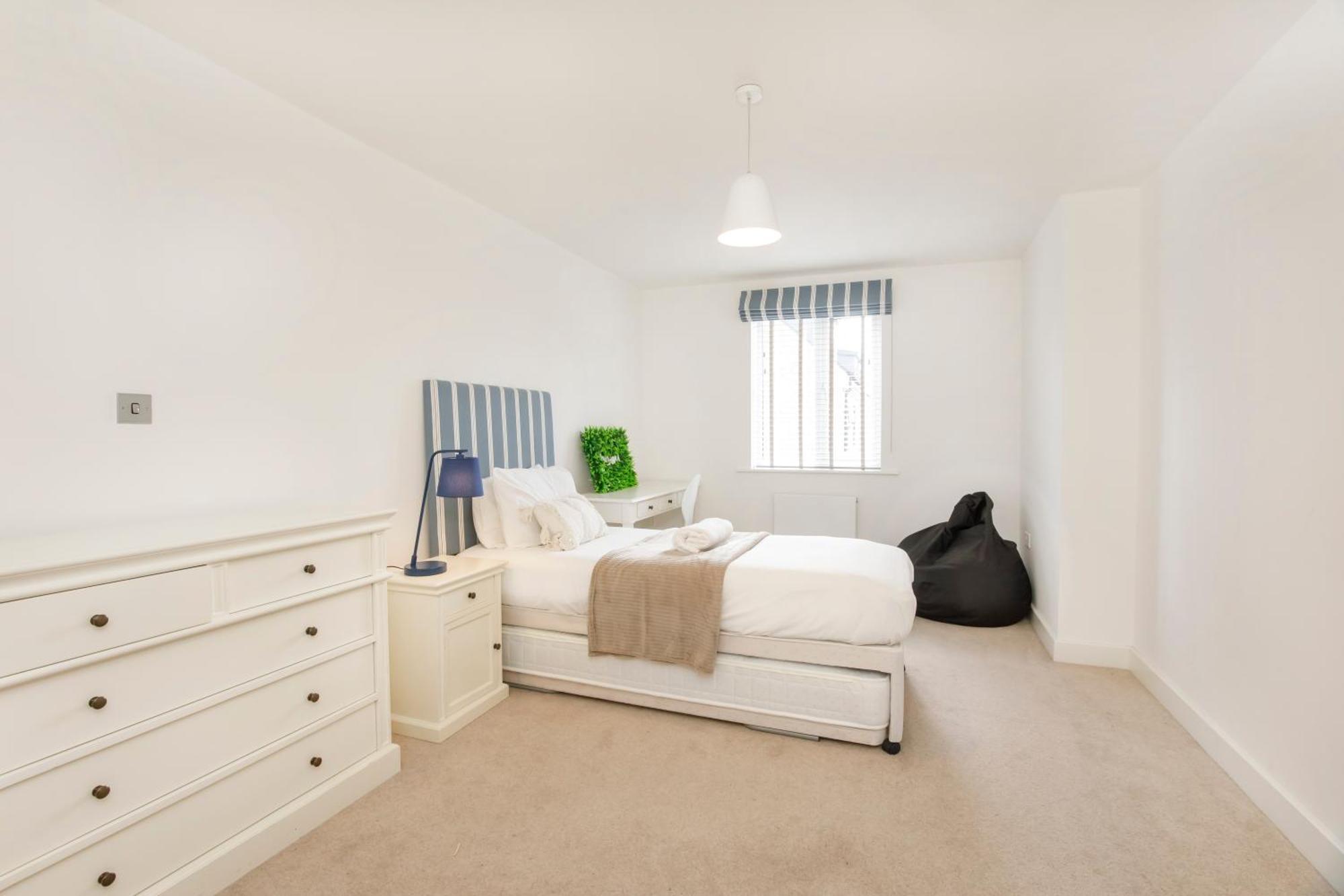 Mount Vale 4 Bedroom Luxury Home & Free Parking - York — Photos 3